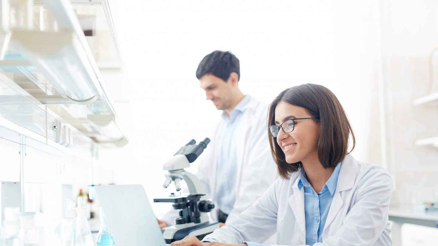 Hospital staff in lab
